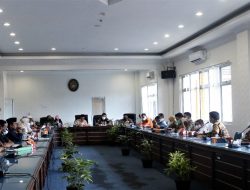 Wabup Pasbar Rapat Evaluasi Dengan Satgas Covid 19 Terkait SE PPKM