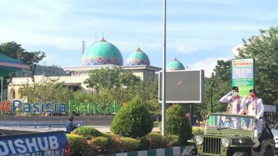 Harumkan Nama Pessel, Flora diberi Bonus Dan Diarak Keliling Kota Painan
