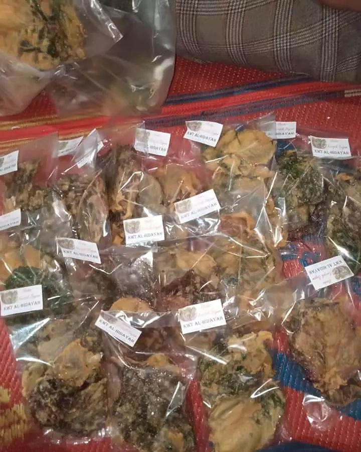 Foto : Keripik bayam KWT al Hidayah Kampung Luar Parit dalam kemasan.