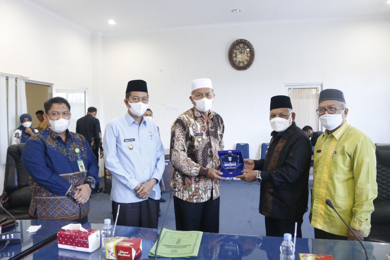Pemkab Pasbar bersama Wawako Sawahlunto Berbagi Informasi Bidang Pertanian dan Peternakan