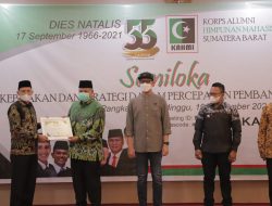 Wako Solok Terima Penghargaan KAHMI Award 2021