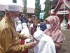 Bupati Pasbar Bagikan 55 Ribu Masker Persiapan Belajar Tatap Muka