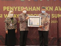 Wako Solok Terima BKN Award Tahun 2021