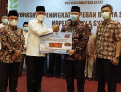 Pemko Solok Terima Hibah Komputer Untuk Koperasi Syariah