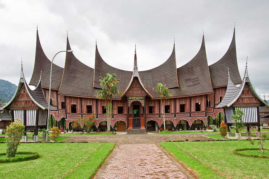Arti Dibalik Atap Bergonjong di Sumbar