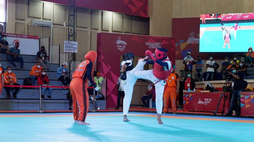 Atlet Vebi Sesmita Husna (Merah). (doc/koni.sumbar)