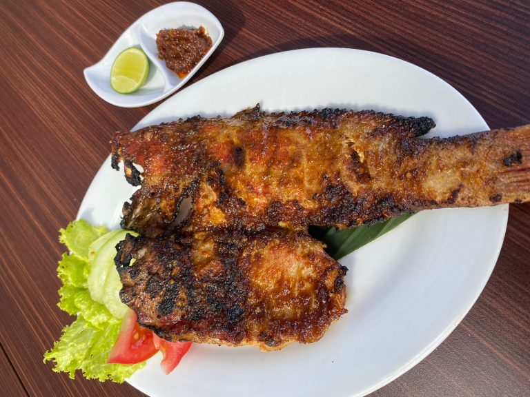Whiz Prime Hotel Padang Hadirkan Kerapu Bakar Sambal Sambuang