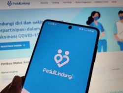 Pengunjung Restoran di Padang Wajib Gunakan Aplikasi PeduliLindungi