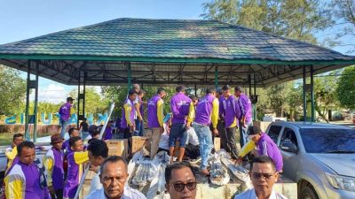 Wakil Ketua DPRD Pasbar Serahkan Bantuan Kepada KNS