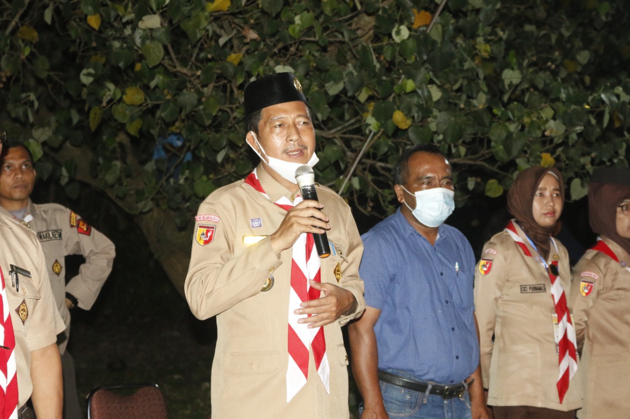 Kakwarcab 0317 Pasbar Pimpin Upacara Api Unggun PWC di Muaro Sasak