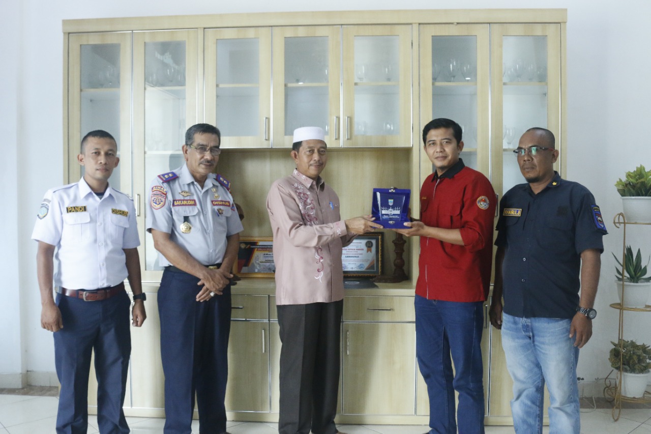 Kabupaten Pasbar Terima Hibah 5 Ribu unit PJUTS dari LPP FBDH