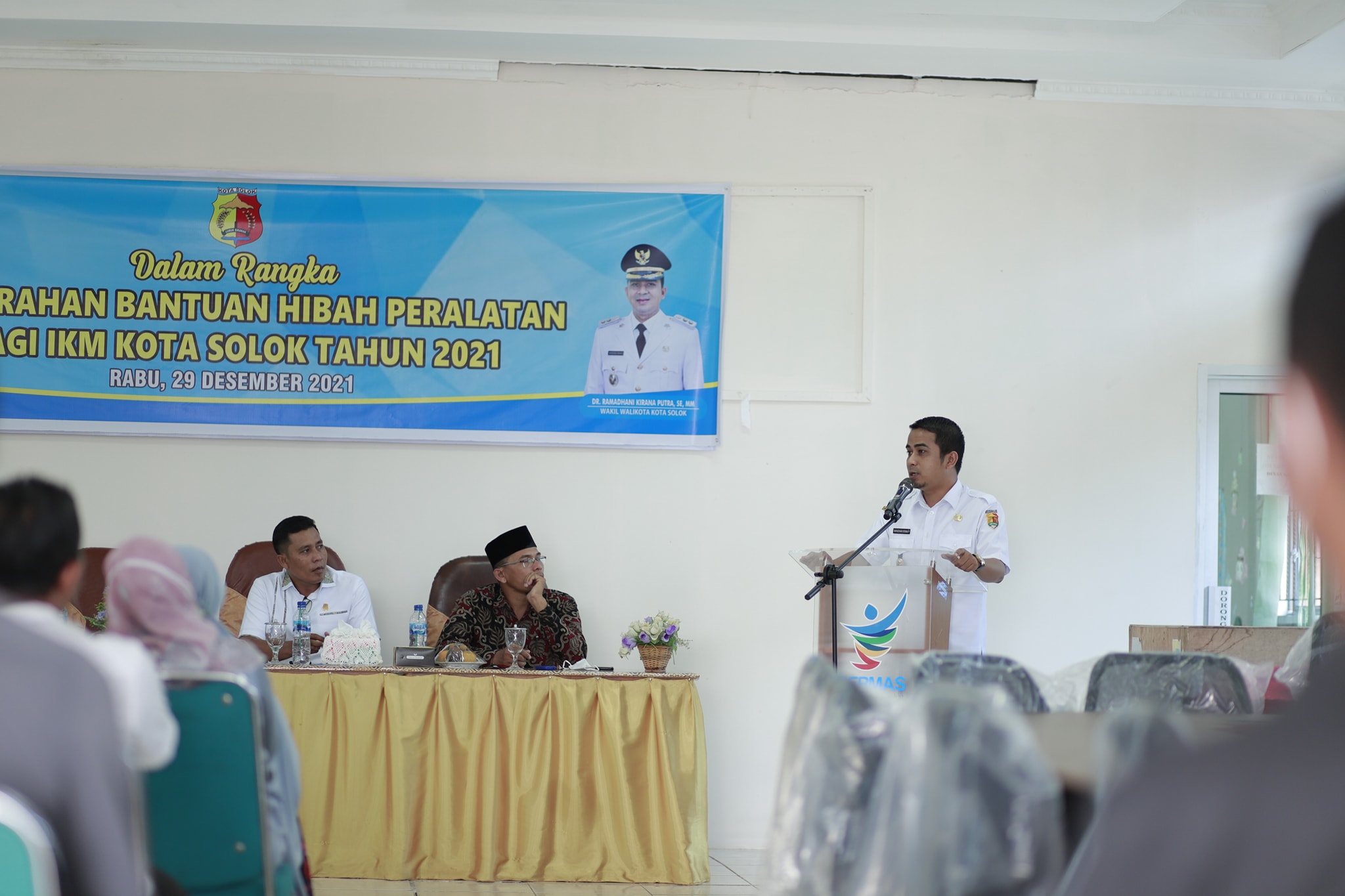 Wawako Solok Serahkan Bantuan Peralatan Bagi IKM