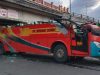 Bus Tabrak Fly Over di Padang Panjang Hingga Atapnya Terlepas