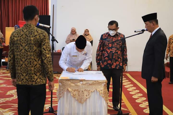 Bupati Lantik 241 Kepala Sekolah Selingkungan Pemkab Pessel