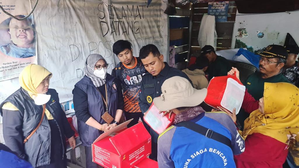 Wabup Kunjungi Korban Banjir Aia Dingin Kabupaten Solok