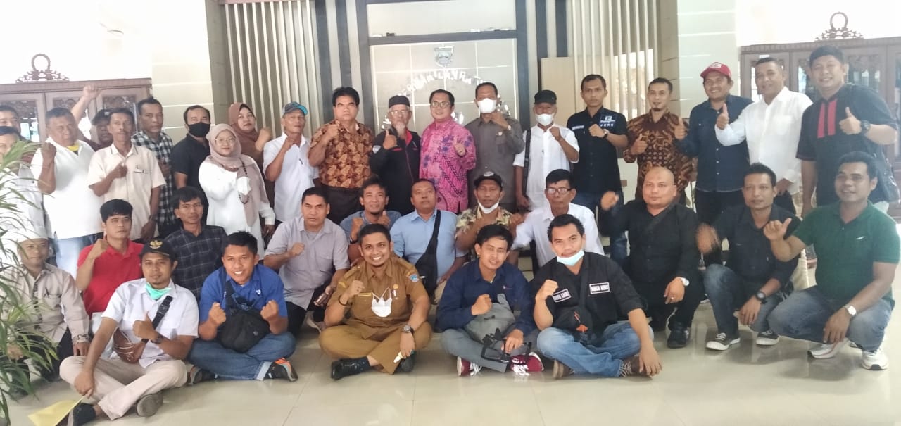 Tingkatkan Kontrol Sosial DPRD Pasbar Gelar Silahturahmi dengan Jurnalis