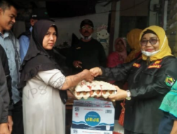 Pemkab Solok Serahkan Bantuan Bencana Banjir di Nagari Aie Dingin
