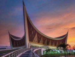 Gubernur Intruksikan Optimalisasi Fasilitas Masjid Raya Sumbar