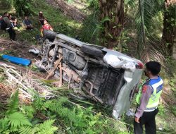 Usai Vaksinasi, Mobil Dinas Kesehatan Terjun Ke Jurang