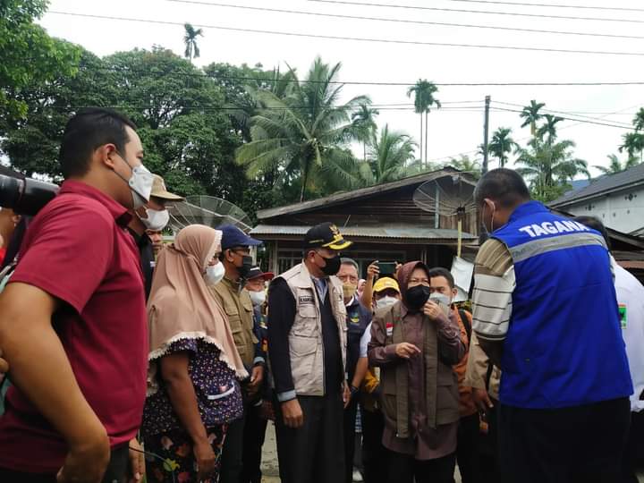 Mensos Tinjau Langsung Lokasi Gempa Pasbar