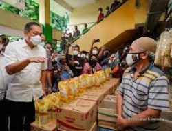 MendagTinjau Pasar Kramat Jati,Pastikan Implementasi Kebijakan HET Minyak Goreng