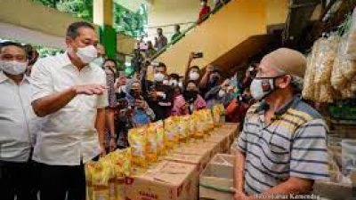 MendagTinjau Pasar Kramat Jati,Pastikan Implementasi Kebijakan HET Minyak Goreng