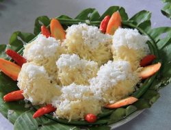 Nikmatnya Kacimuih, Perpaduan Singkong dengan Kelapa yang Gurih !