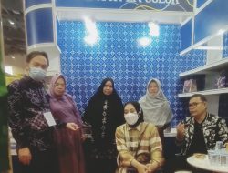 Bupati Sambangi Stand Kabupaten Solok Pada Event INACRAFT 2022