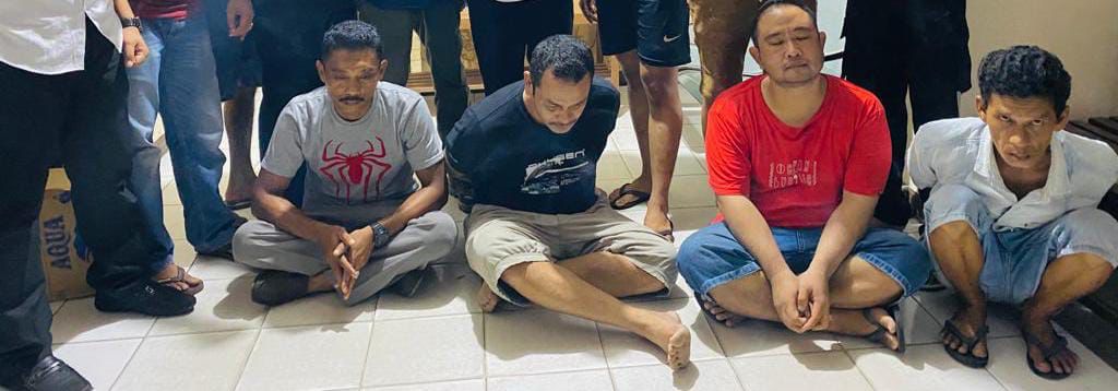 Tim Opsnal Sapu Jagat Satresnarkoba Polres Pesisir Selatan melakukan penangkapan empat orang pelaku penyalahgunaan Narkotika
