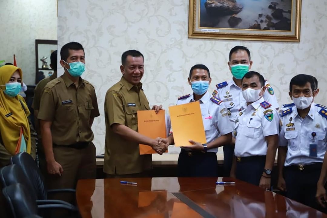 Pemkab Pessel Terima 74 Pas Kecil 7 GT dari KSOP Teluk Bayur Padang