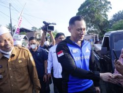 AHY Kunjungi Koban Gempa Pasbar