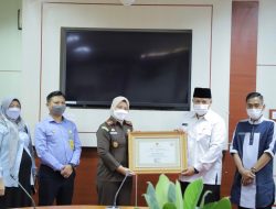 Selamatkan Aset Daerah, Pemko Solok Serahkan Penghargaan Kepada Kajari Solok