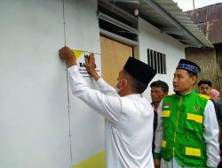 Wabup Pasbar Bersama Baznas Serahkan 10 Huntara dan 500 Paket Sembako