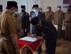 Bupati Solok Lantik Pejabat Pimpinan Tinggi Pratama dan Administrator