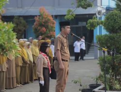 Wawako Pimpin Upacara Bendera di SMPN 2 Kota Solok