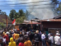 Si Jago Merah Melahap 2 Bangunan di Kota Solok