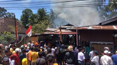 Si Jago Merah Melahap 2 Bangunan di Kota Solok