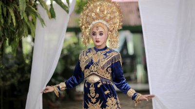 Sering Digunakan Pengantin Perempuan Minang, Inilah Fakta Unik Suntiang!