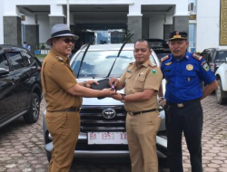 Bupati Solok Serahkan Mobil Dinas Baru Operasional Camat
