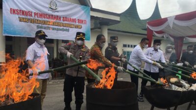 Kejari Solok Gelar Pemusnahan Barang Bukti