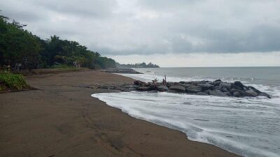 Nongkrong dan Nugas Low-Budget di Pantai Gajah, Mahasiswa UNP Wajib Tahu !