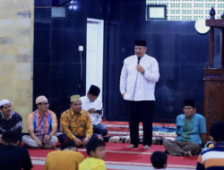 Wako Solok Serahkan Santunan Anak Yatim di Masjid Hidayatul Akmal