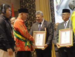 Wako Solok Mendapat Penghargaan Tokoh Madya Penggerak Koperasi Nasional Tahun 2023