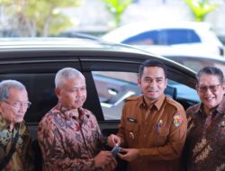Pemko Solok Serahkan Bantuan Mobil Dinas dan Dana 1,5 M Untuk Pembangunan Ruang Kuliah Baru UMMY