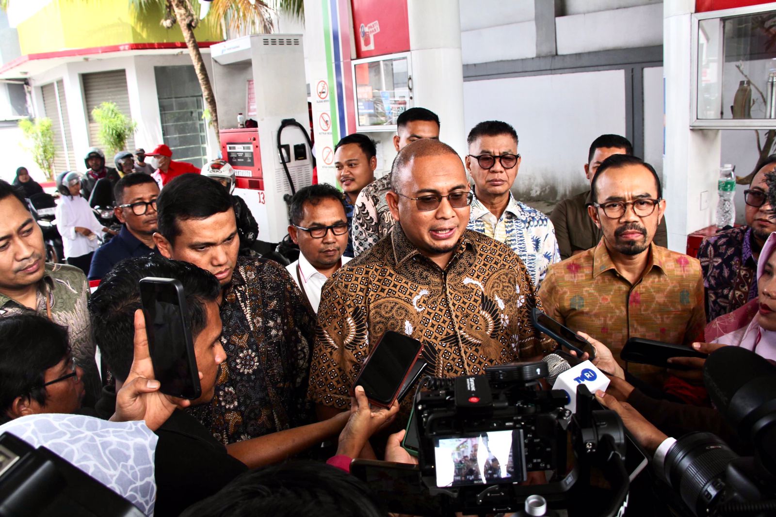 pasca-antrean-dan-kelangkaan-solar,-andre-rosiade-dan-pertamina-tinjau-sbpu-di-sumbar