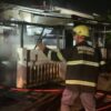 tiga-rumah-terbakar-di-perumahan-amelindo-padang,-kerugian-capai-rp1-miliar