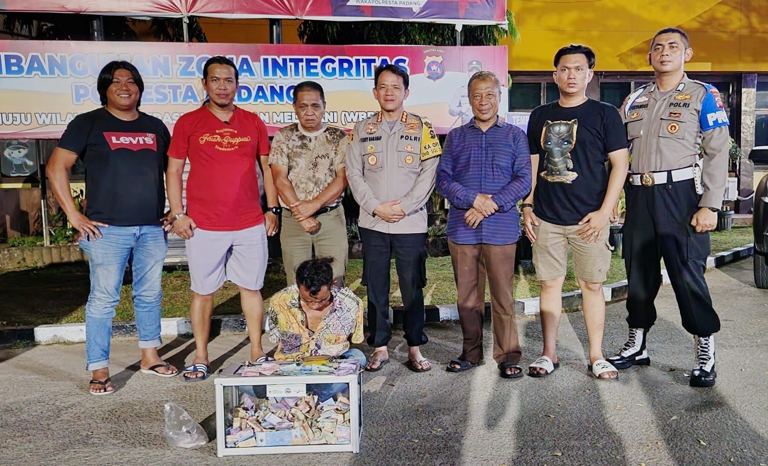 gondol-uang-kotak-amal-masjid-raya-sumbar,-pelaku-berhasil-diringkus