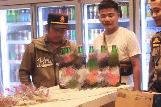 satpol-pp-padang-sita-minol-di-mini-market-dan-amankan-tujuh-remaja-balap-liar