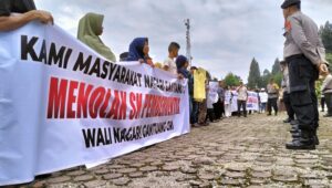 Copot Walinagari, Bupati Solok Didemo Ratusan Masyarakat