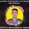 Dalam cuaca mendung dan gerimis, jenazah Muhamad Iqbal, anggota Samapta Polda Sumbar dimakamkan secara kedinasan